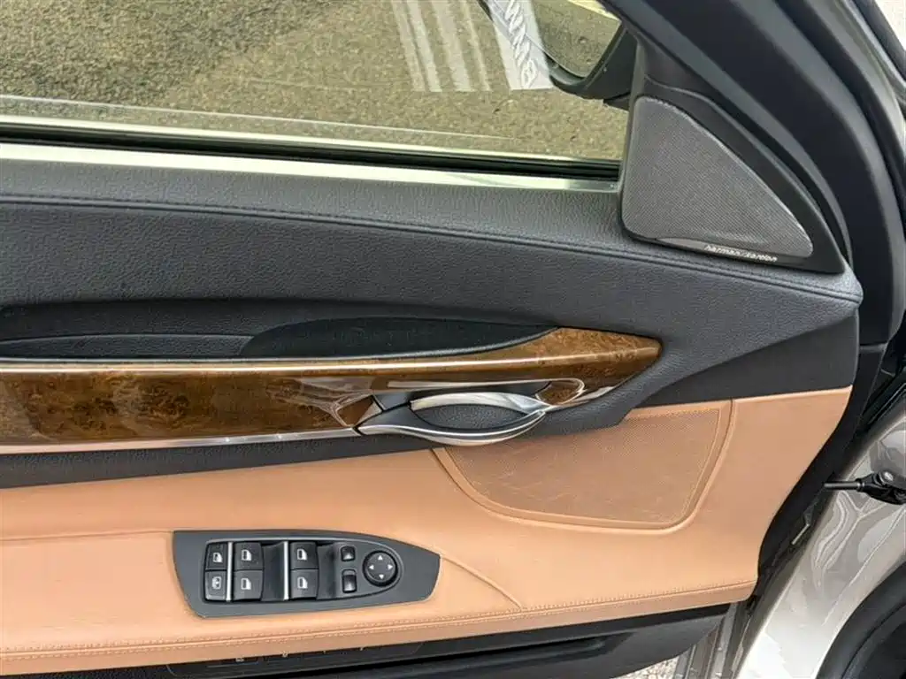 BMW 7 Series 2014 — фото 9