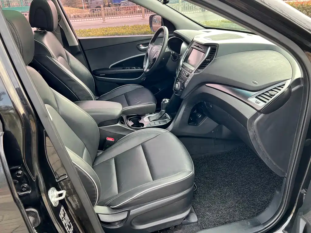Hyundai Santa Fe 2017 — фото 11