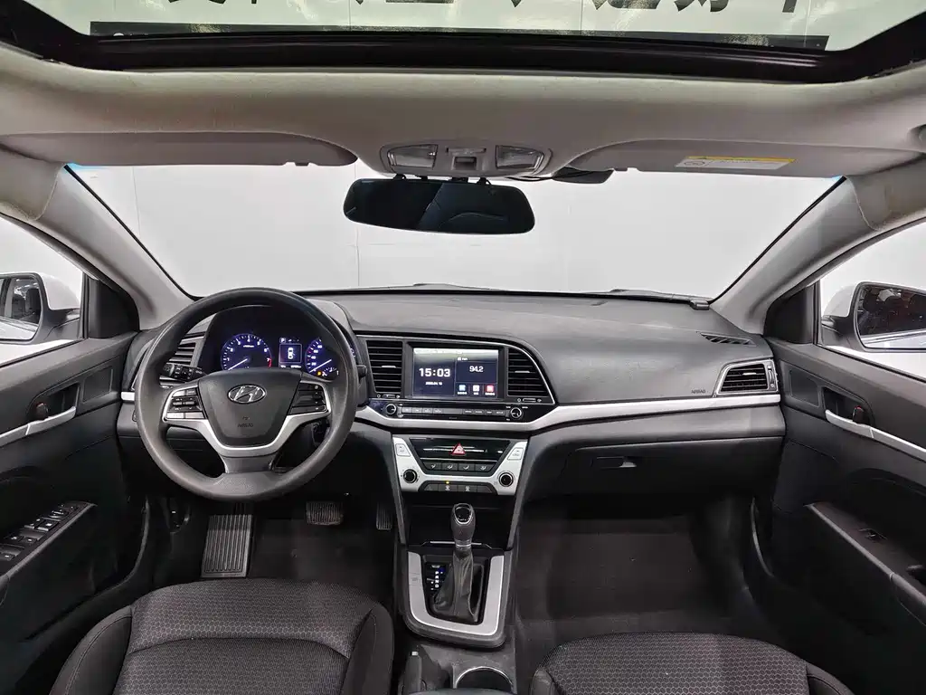 Hyundai Elantra 2016 — фото 11