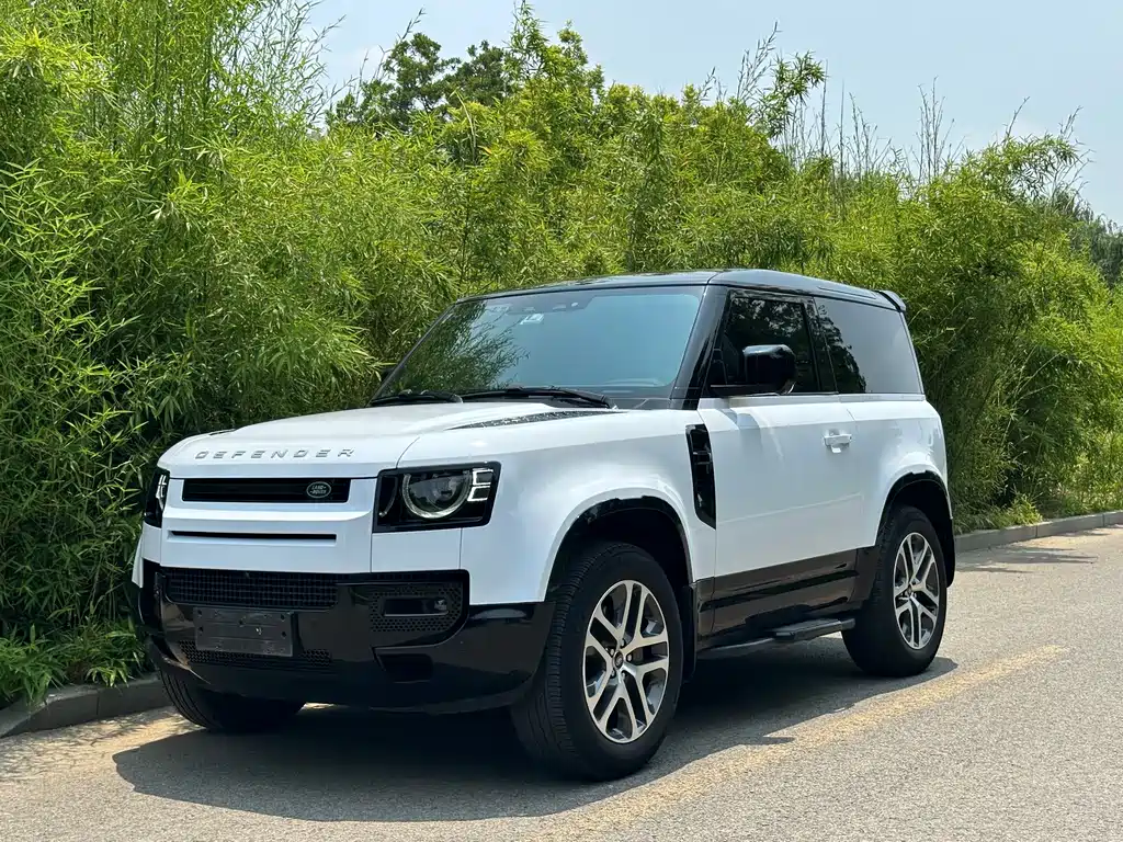 Land Rover Defender 2022