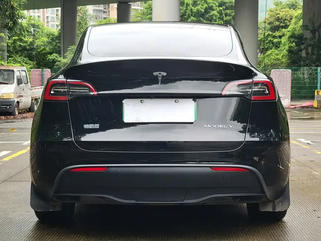 Tesla Model Y 2023 — фото 14