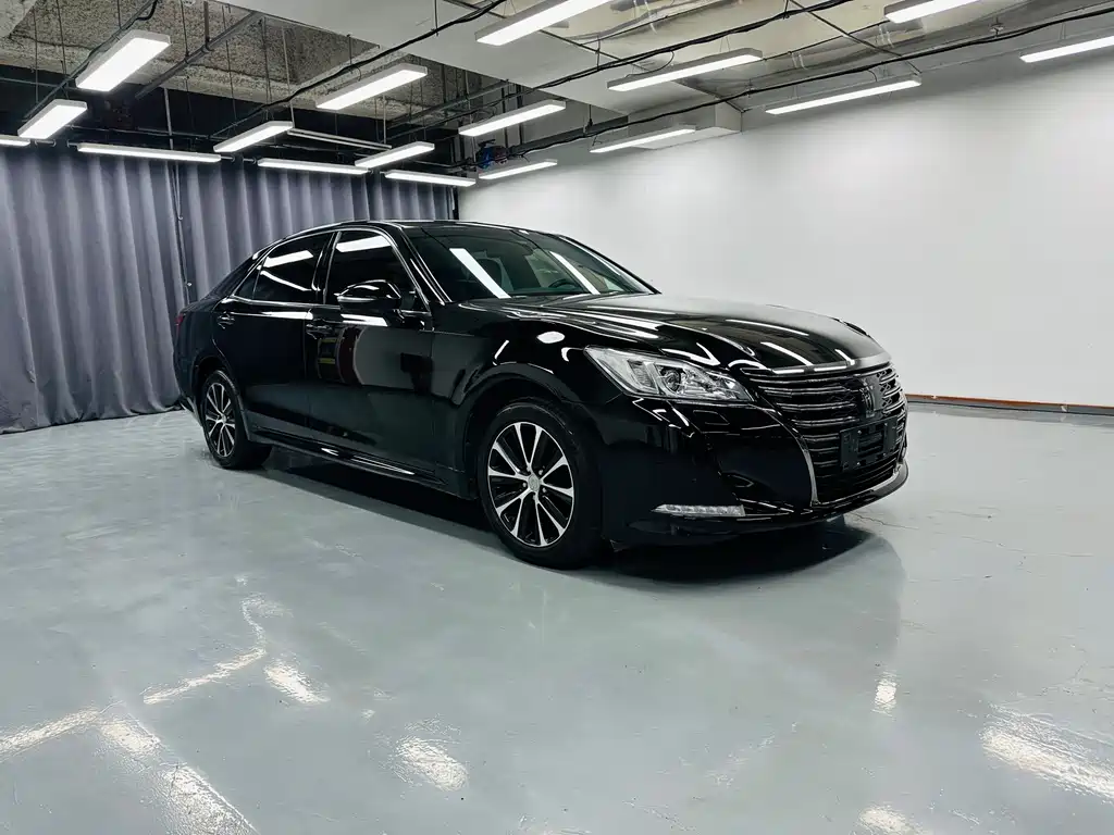 Toyota Crown 2018 — фото 3