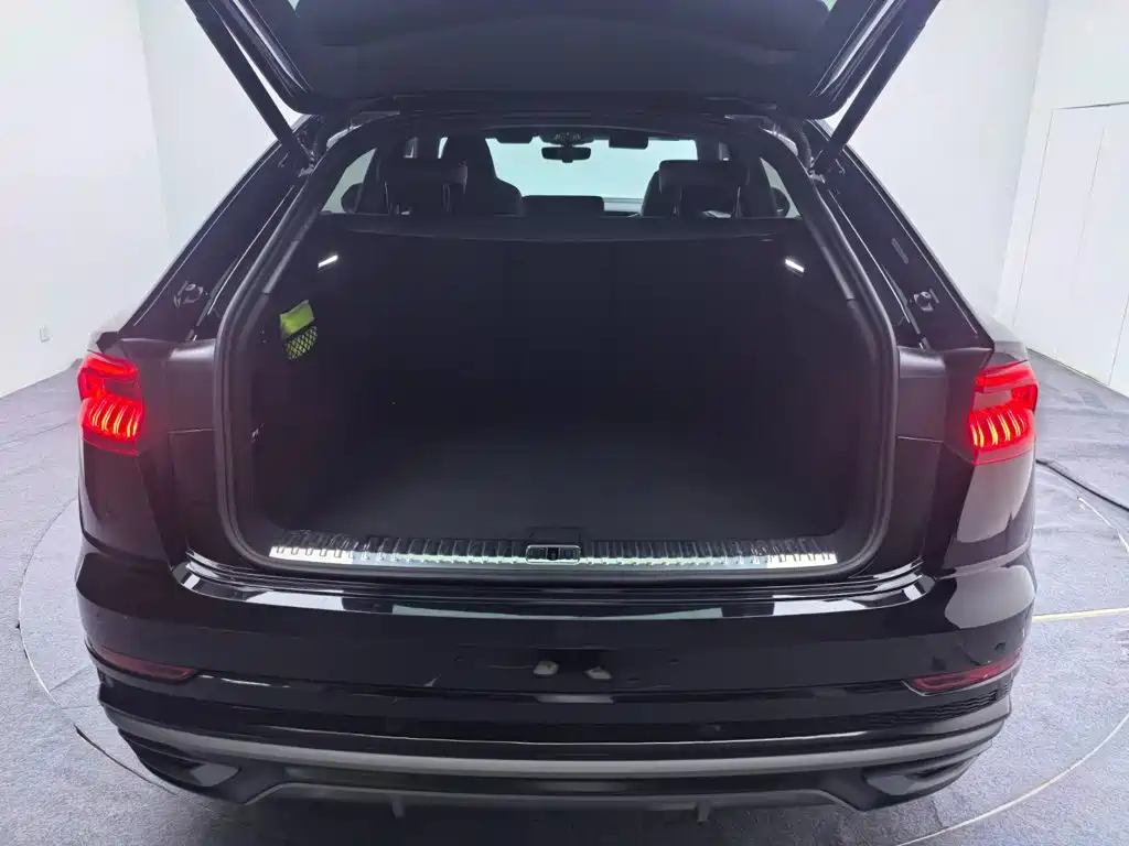 Audi Q8 2021 — фото 23