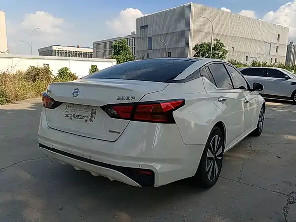 Nissan Teana 2022