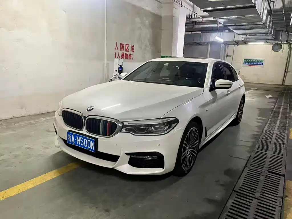 BMW 5 Series 2018 — фото 1