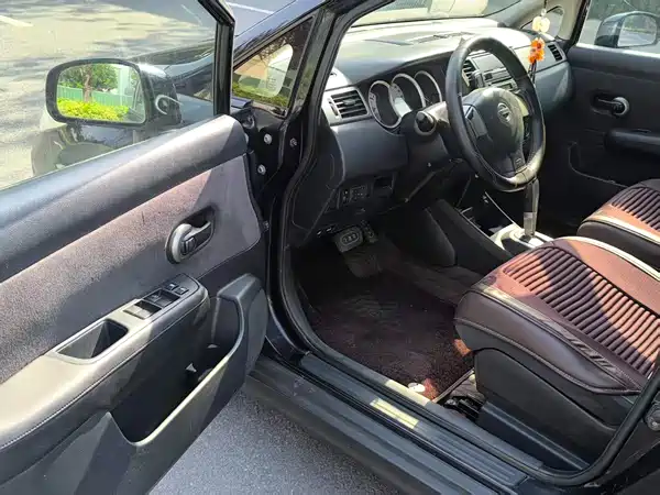 Nissan Tiida 2008