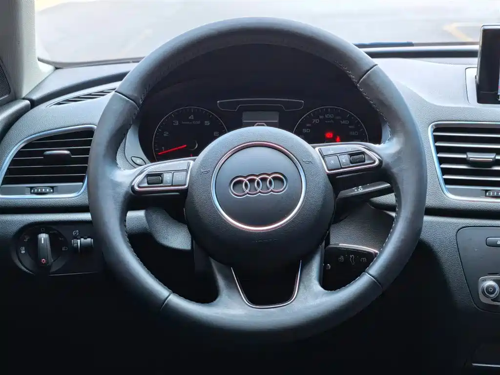 Audi Q3 2019 — фото 14