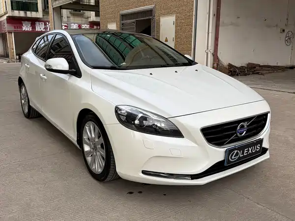 Volvo V40 2015