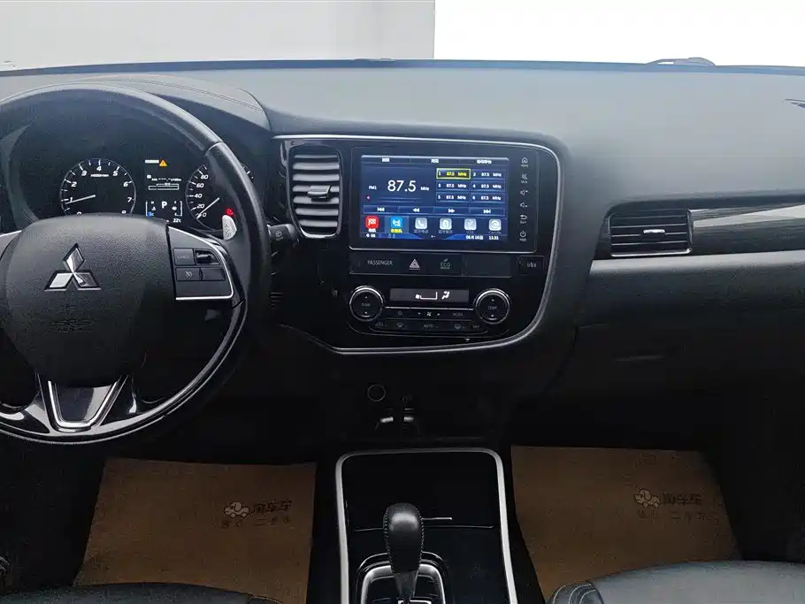 Mitsubishi Outlander 2019 — фото 13