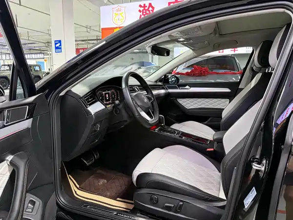 Volkswagen Magotan 2025