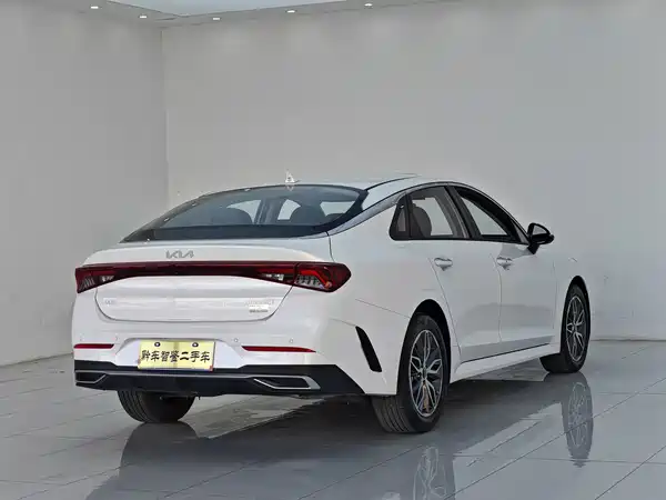 Kia K5 2025