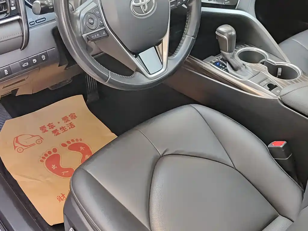 Toyota Camry 2018 — фото 15
