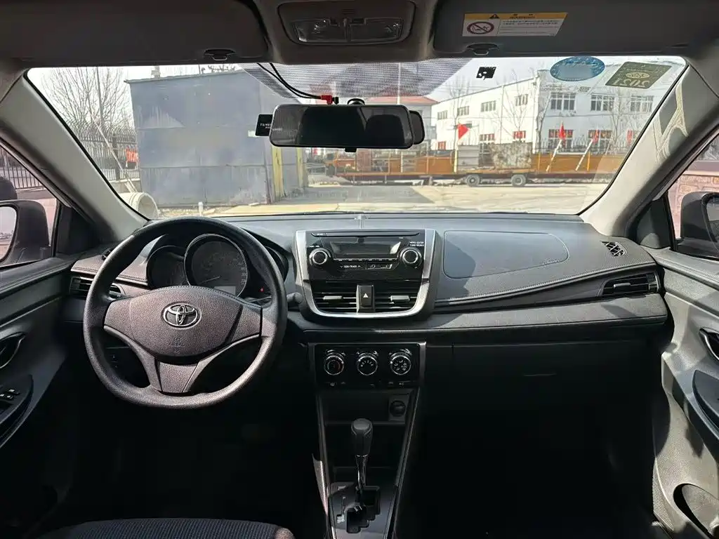 Toyota Yaris L 2019 — фото 13