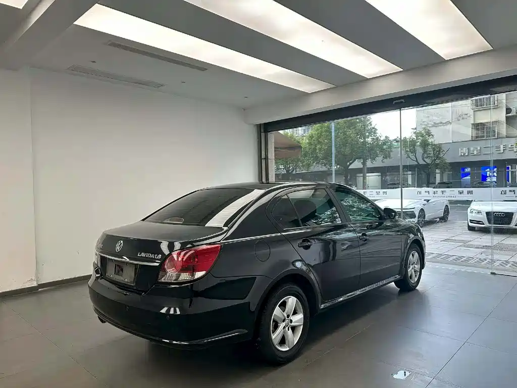 Volkswagen Lavida 2013