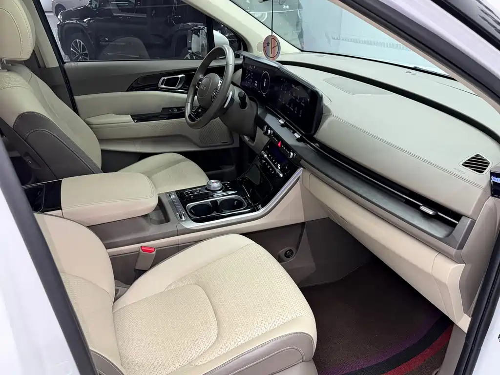 Kia Carnival 2022 — фото 21
