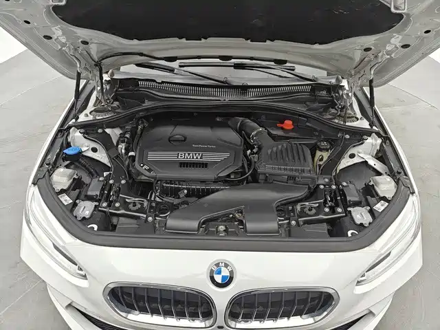 BMW 1 Series 2022 — фото 10