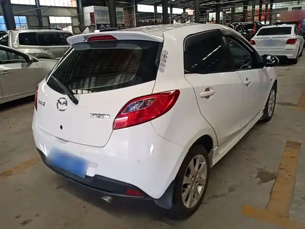 Mazda 2 2015