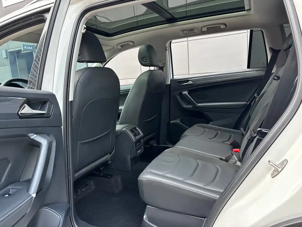 Volkswagen Tiguan L 2021 — фото 11