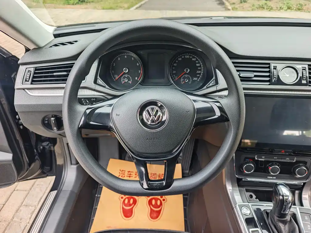 Volkswagen Passat 2018 — фото 14
