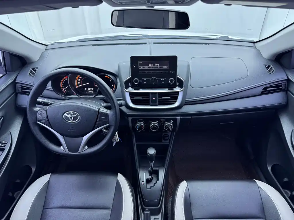 Toyota Yaris L 2022 — фото 15