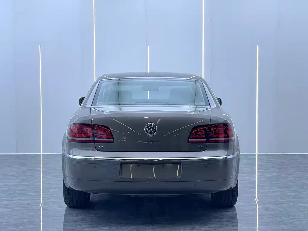 Volkswagen Phaeton 2015 — фото 14