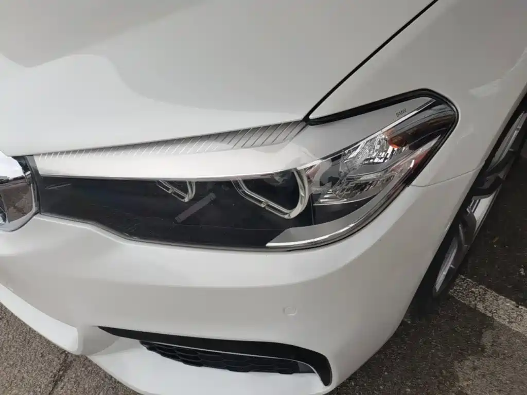 BMW 5 Series 2019 — фото 24