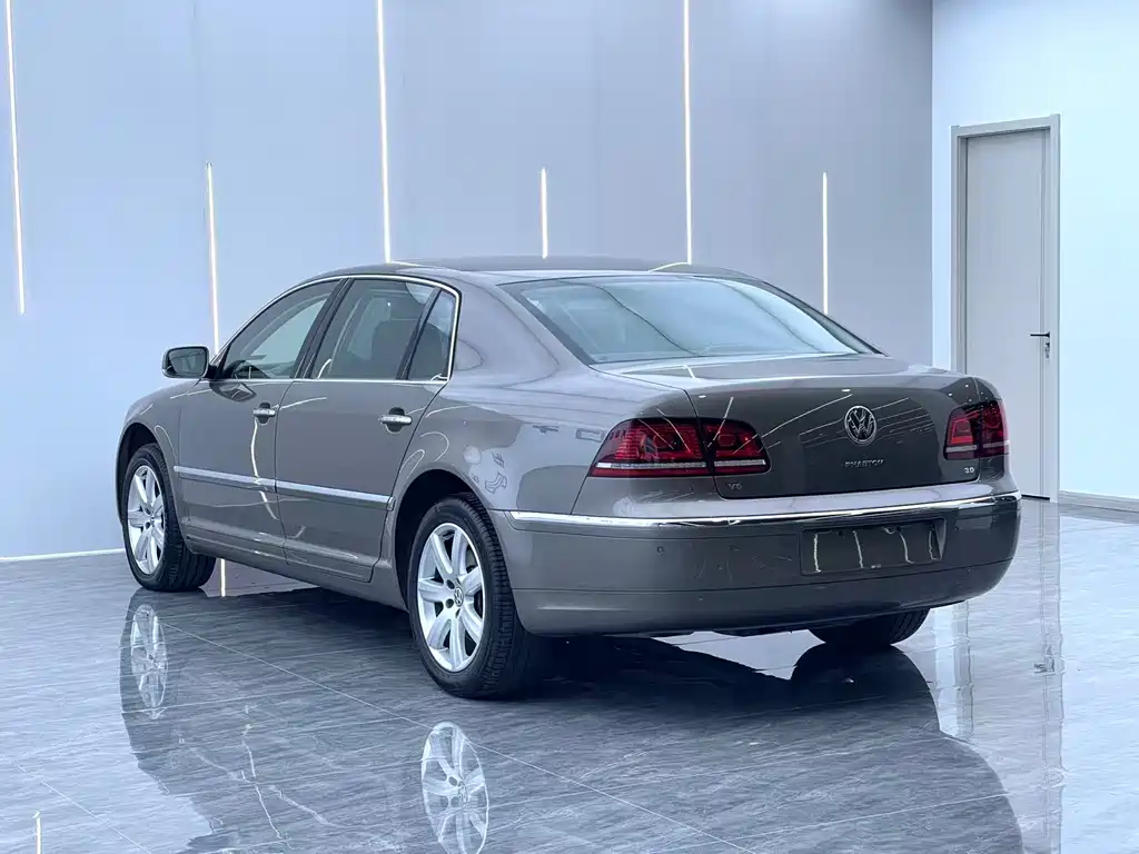 Volkswagen Phaeton 2015 — фото 15