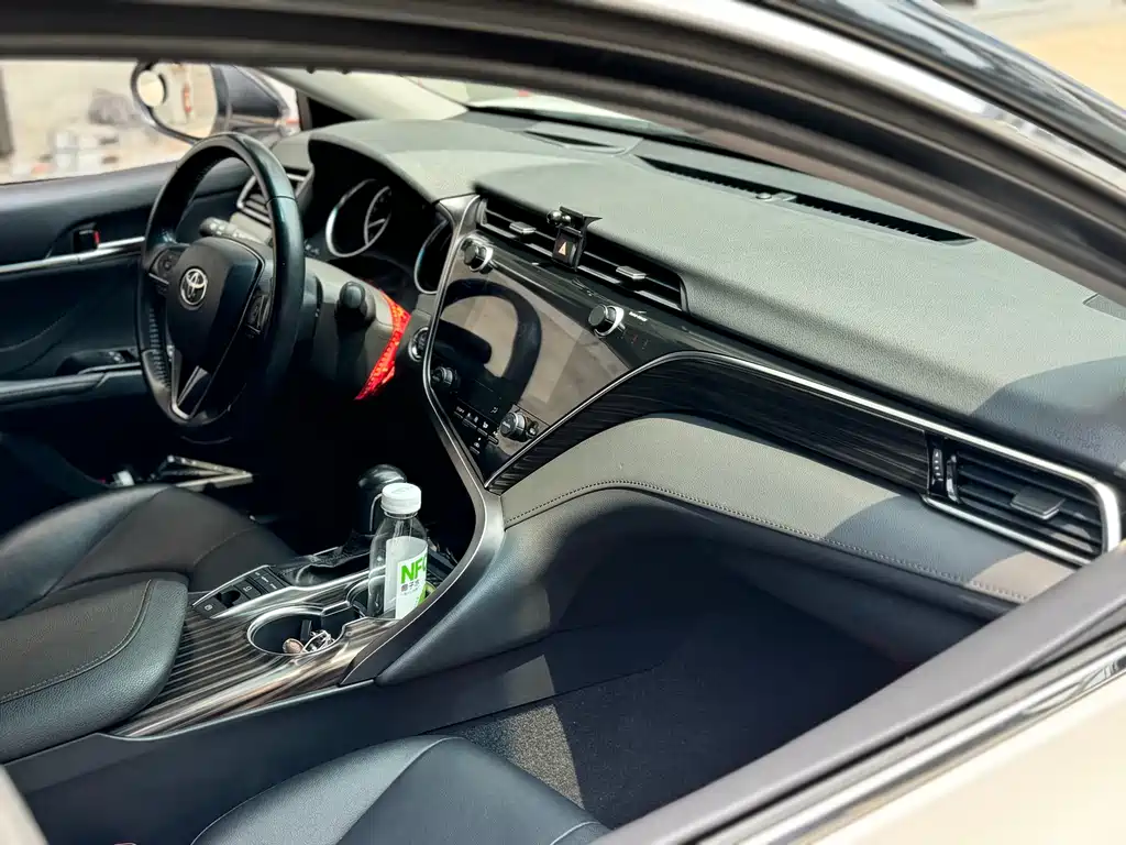Toyota Camry 2021 — фото 11