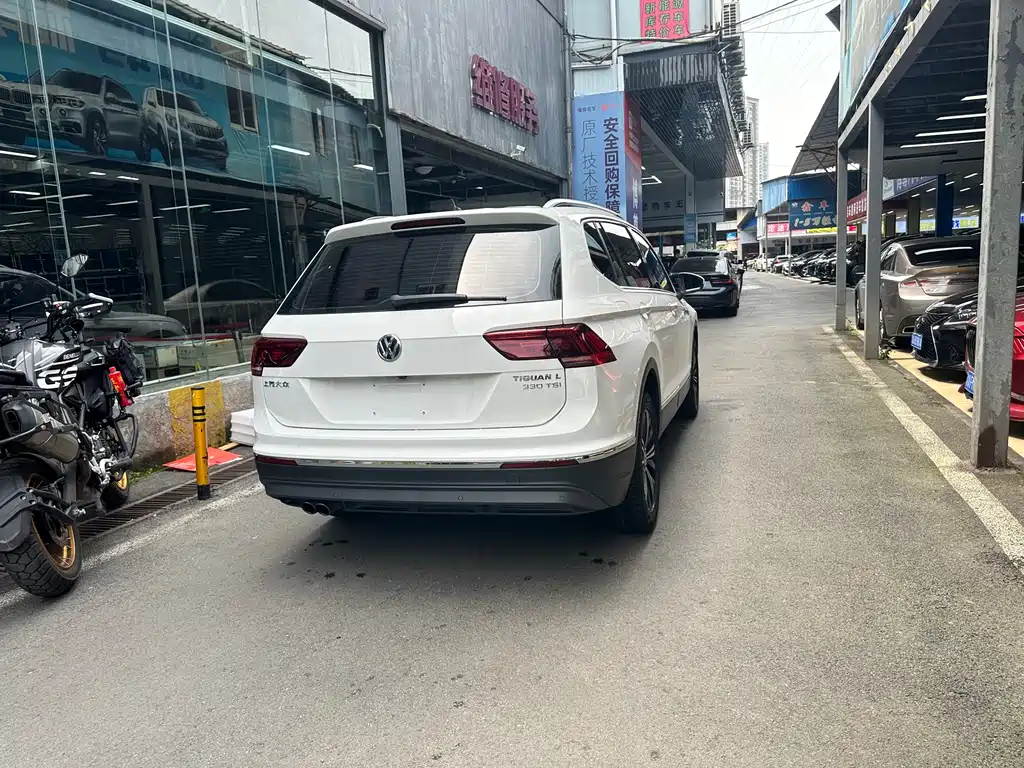 Volkswagen Tiguan L 2017 — фото 18