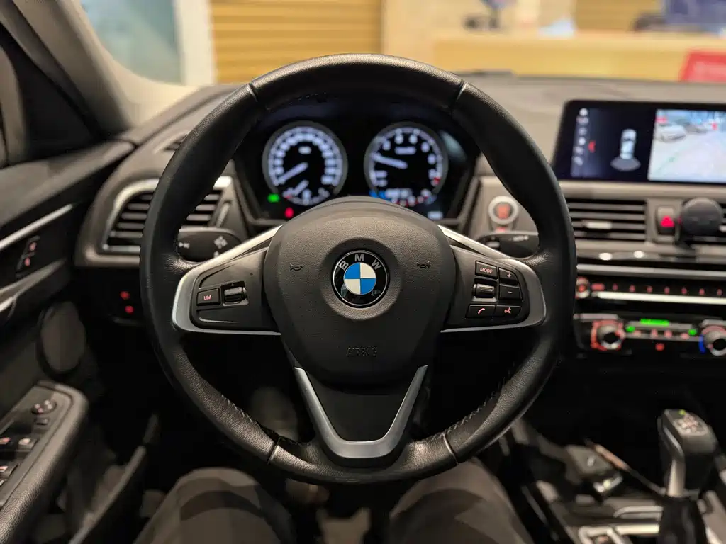 BMW 1 Series 2019 — фото 12