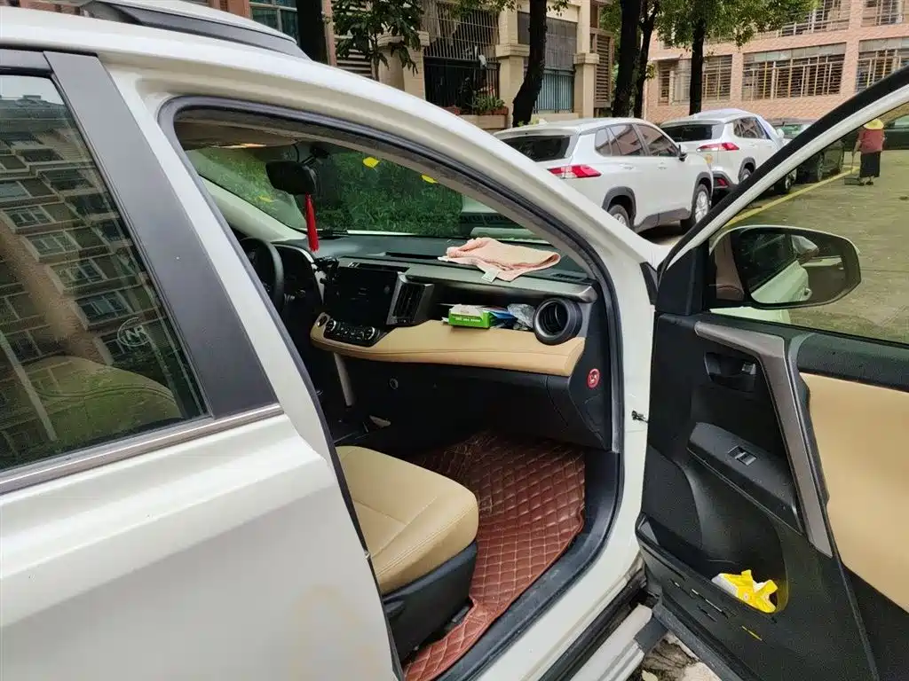 Toyota RAV4 2016 — фото 20