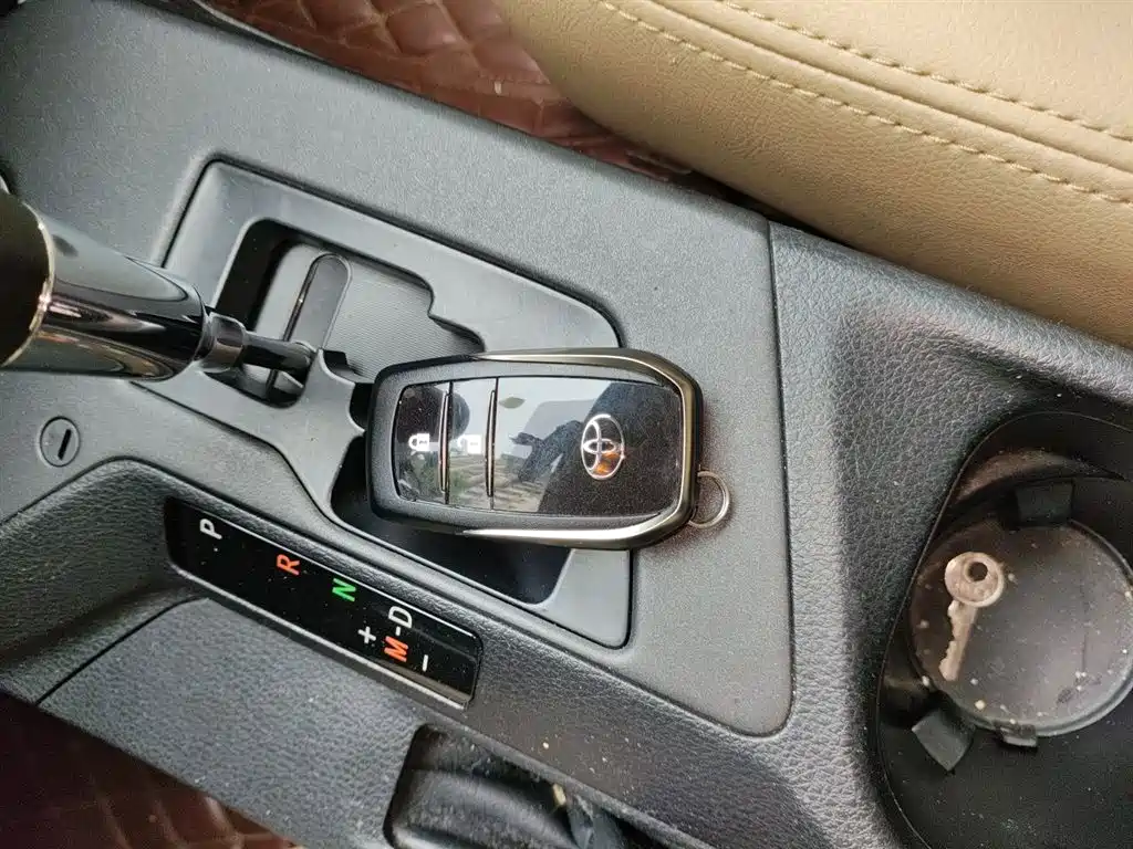 Toyota RAV4 2016 — фото 12