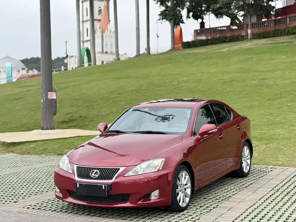 Lexus IS 2010