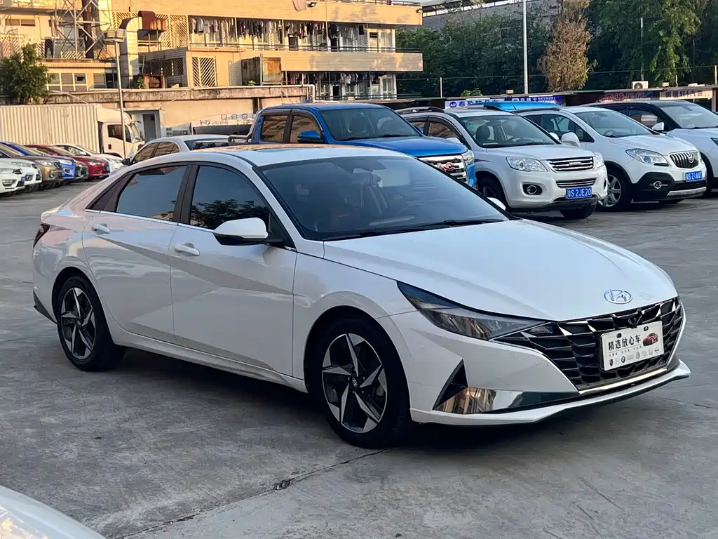 Hyundai Elantra 2022 — фото 6