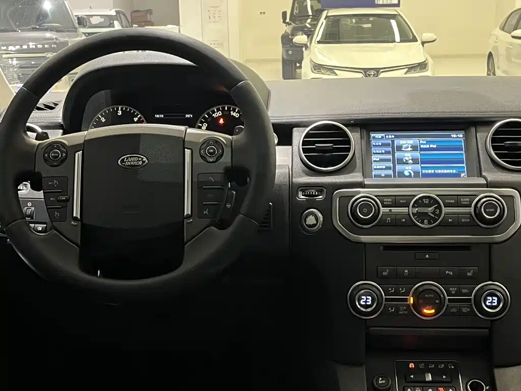 Land Rover Discovery 2014 — фото 11