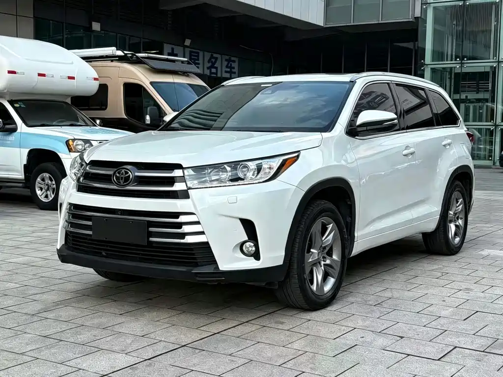Toyota Highlander 2018 — фото 1