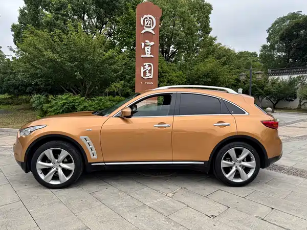 Infiniti FX 2011