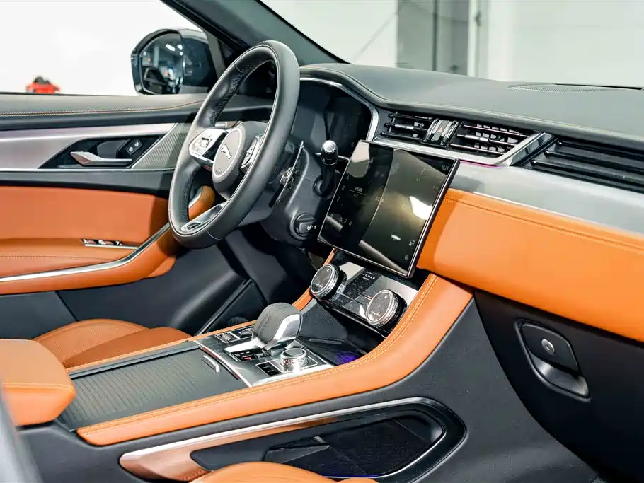 Jaguar F-PACE 2023 — фото 18