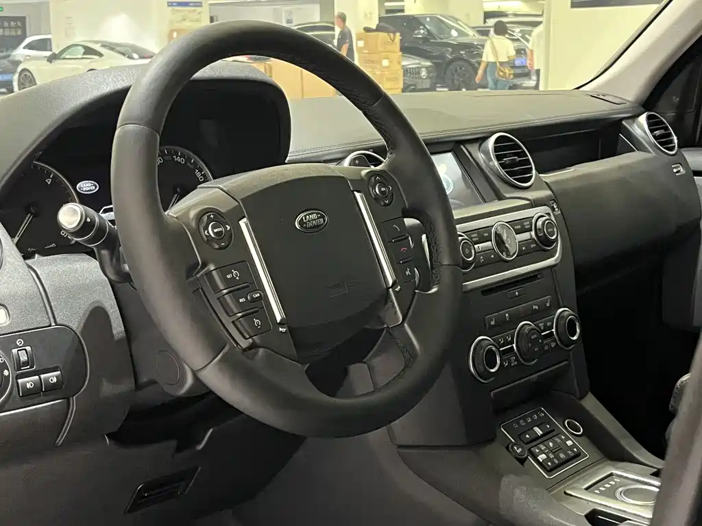 Land Rover Discovery 2014 — фото 14