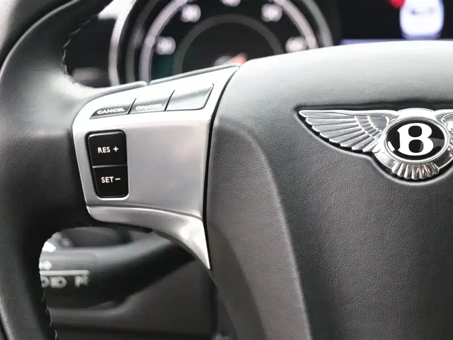 Bentley Flying Spur 2020 — фото 18