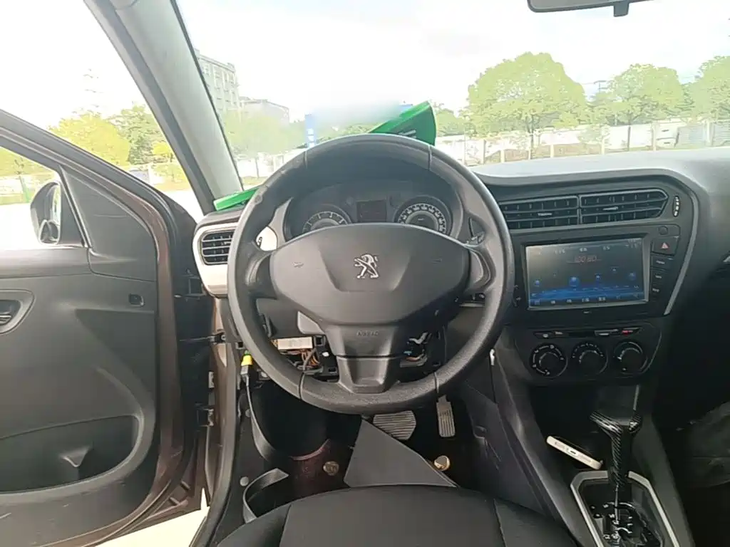 Peugeot 301 2014 — фото 11