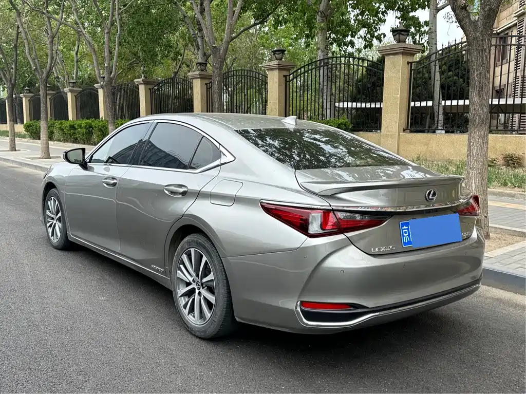 Lexus ES 2020 — фото 6