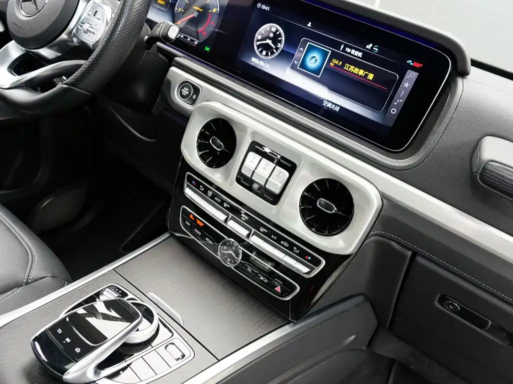 Mercedes-Benz G-Class 2023 — фото 15