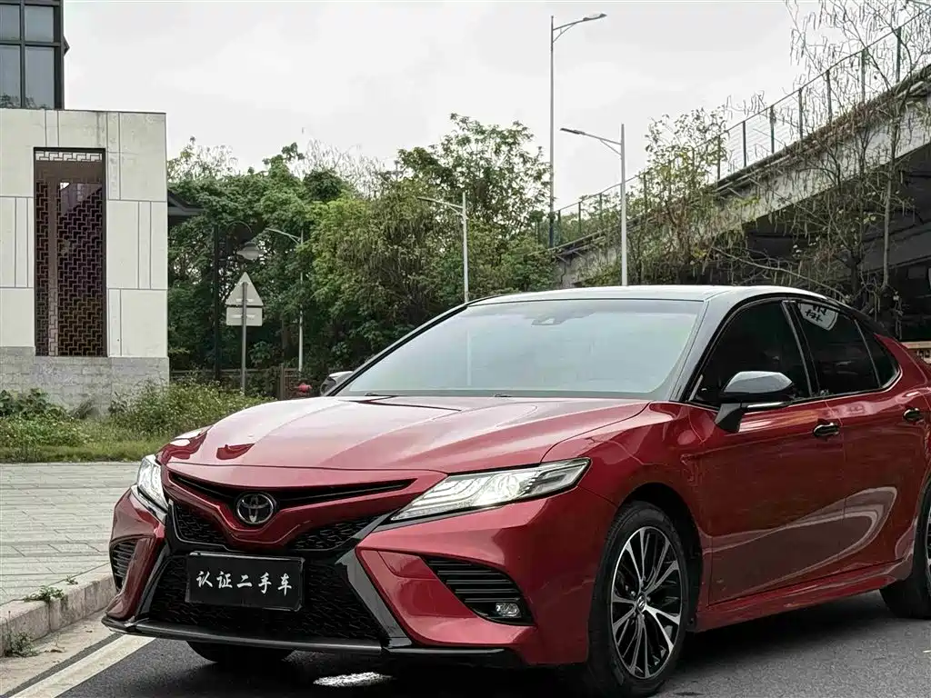 Toyota Camry 2018 — фото 13