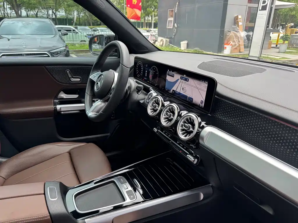 Mercedes-Benz GLB 2024 — фото 14