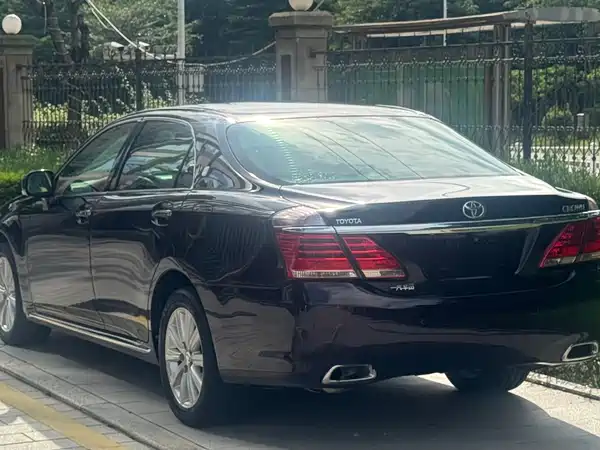 Toyota Crown 2013
