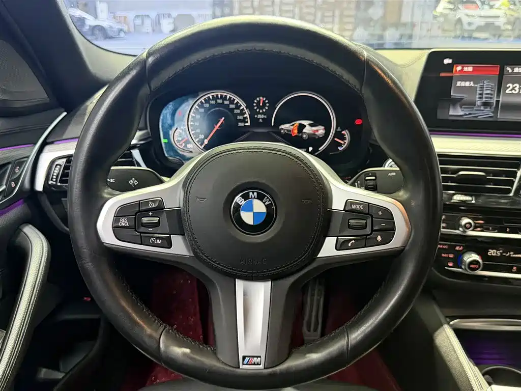 BMW 5 Series 2018 — фото 9