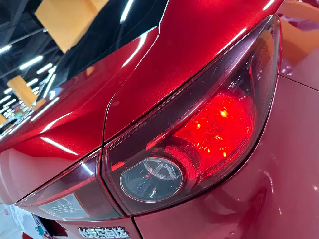 Mazda 3 Axela 2016 — фото 15