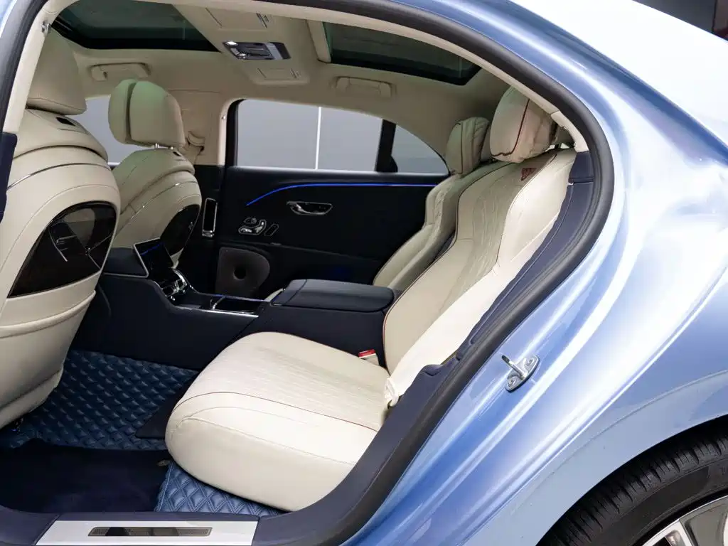 Bentley Flying Spur 2023 — фото 13