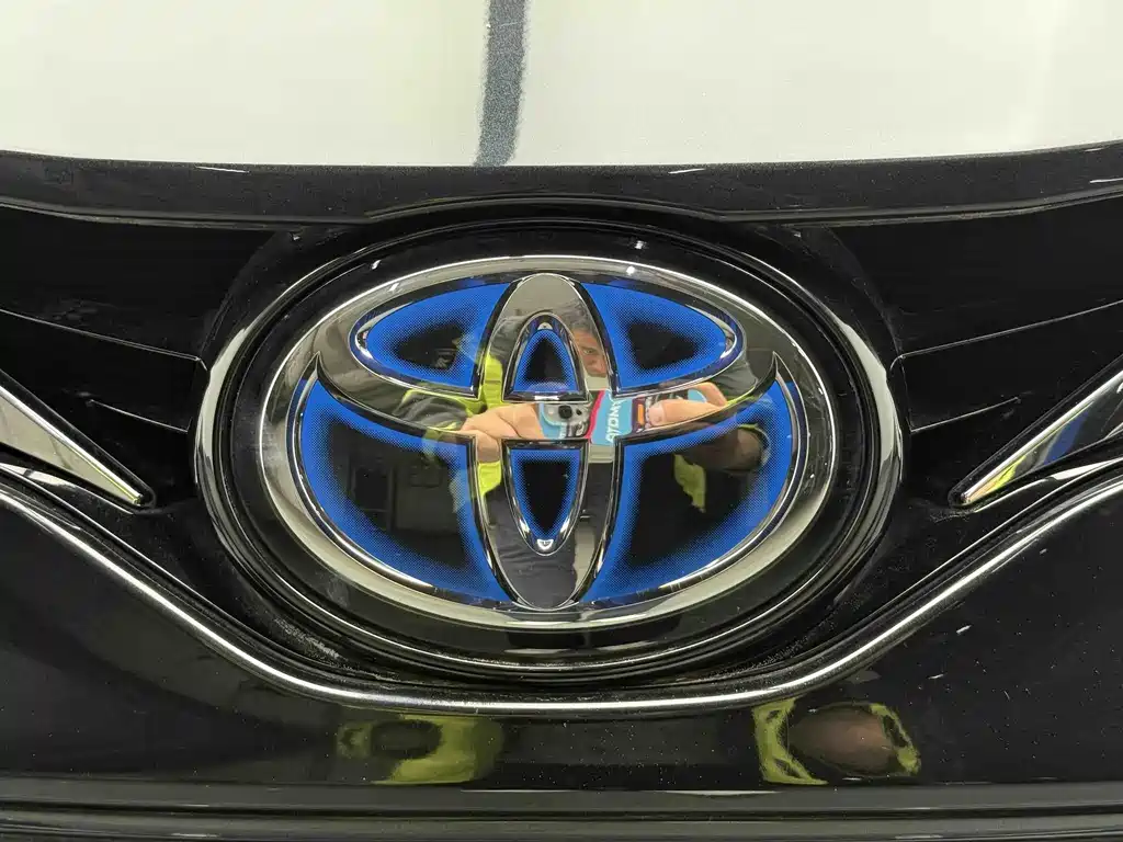 Toyota Camry 2023 — фото 9